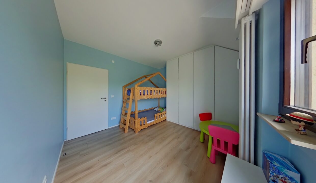 Bedroom 1 (17)