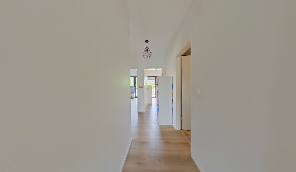 Hall (4)