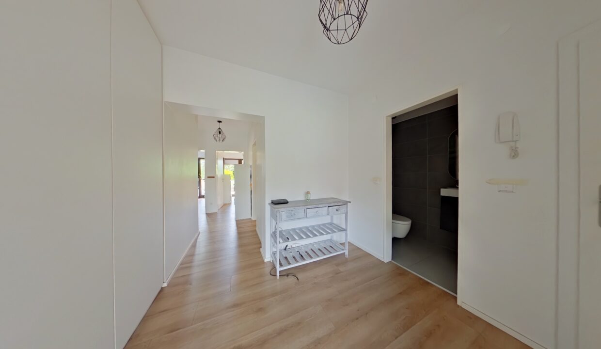 Hall (5)